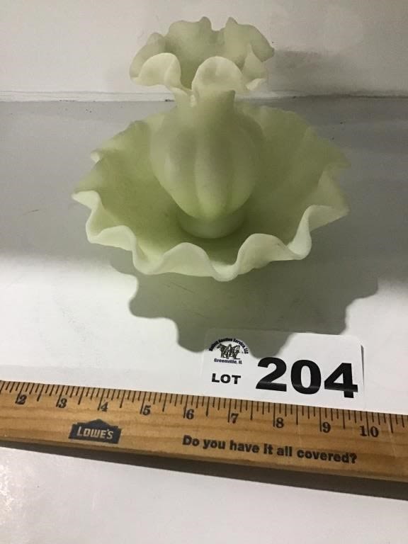 Lot 204: FENTON CUSTARD MELON VASE AND BOWL