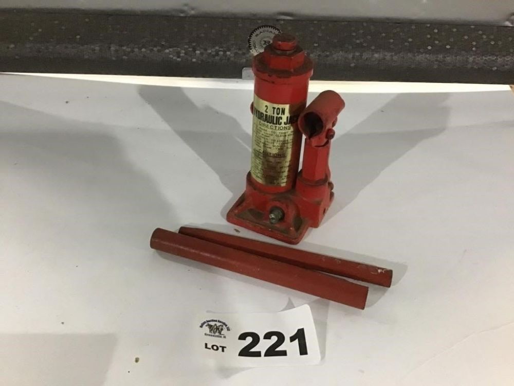 Lot 221: 2 TON HYDRAULIC JACK