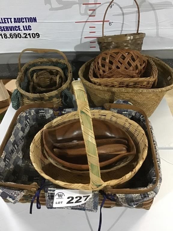 Lot 227: BASKETS, WOOD BOWLS, UTENSILS