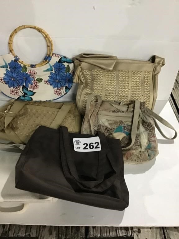 Lot 262: PURSES