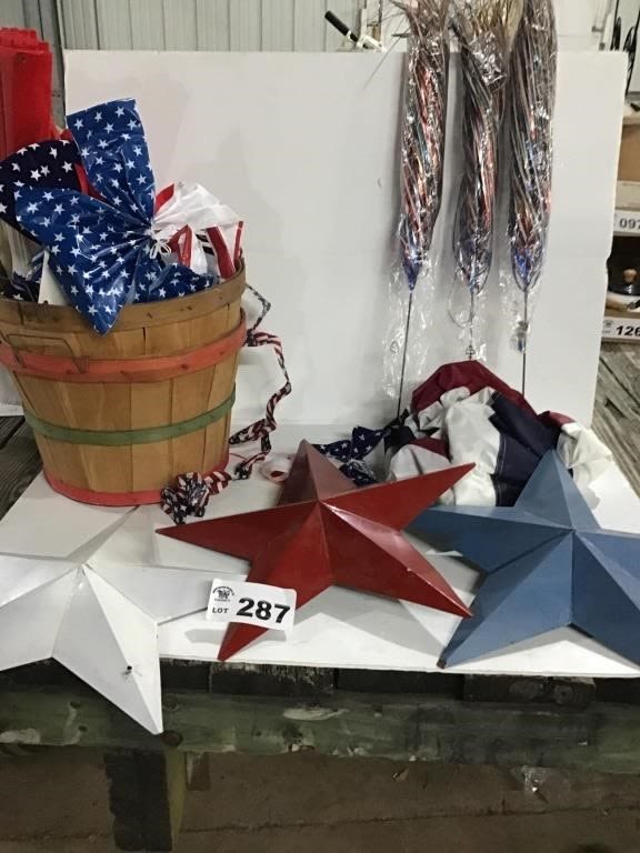 Lot 287: 4th OF JULY DECOR