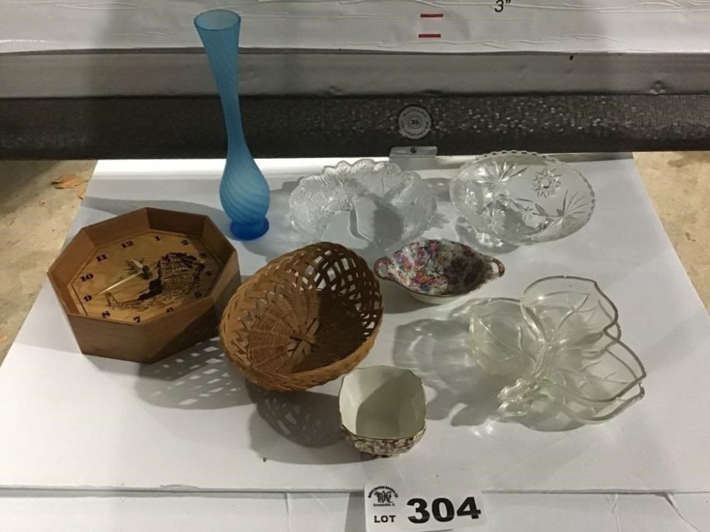 Lot 304: DISHES, VASE, CLOCK