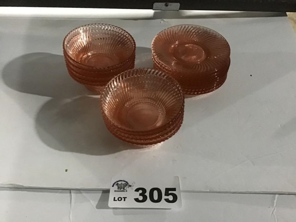 Lot 305: PINK DISHES