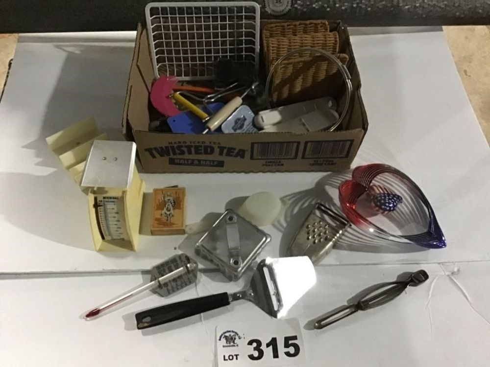 Lot 315: UTENSILS, SCALE