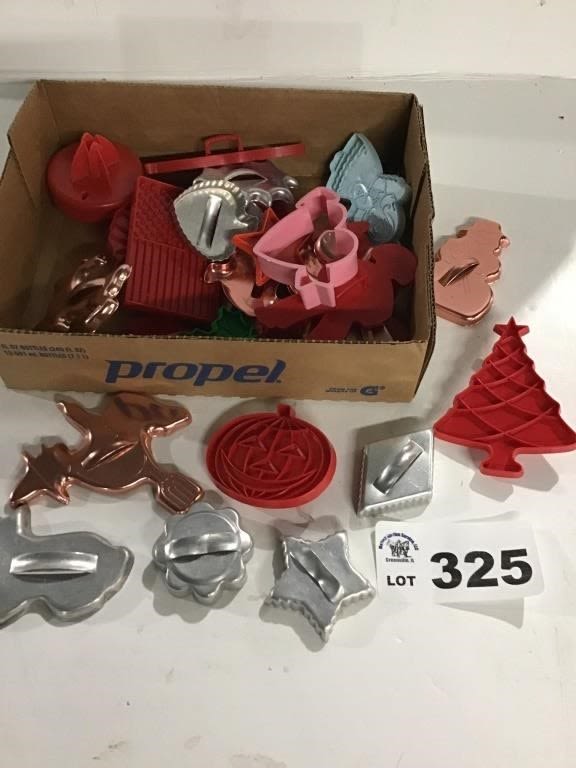 Lot 325: COOKIE CUTTERS