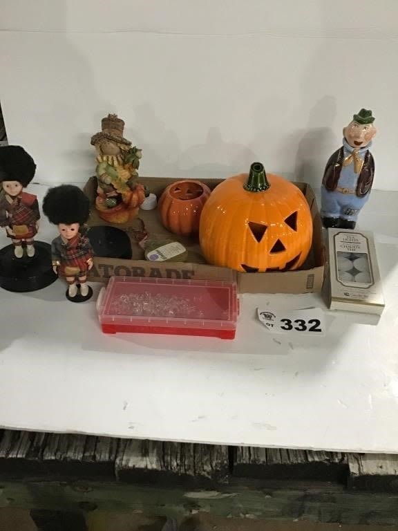 Lot 332: HALLOWEEN DECORATIONS, FIGURINES