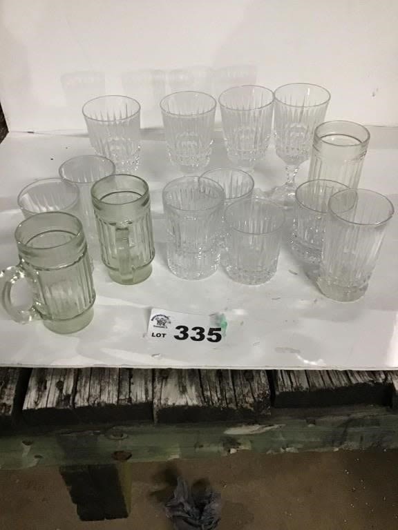 Lot 335: STEMWARE AND GLASSES