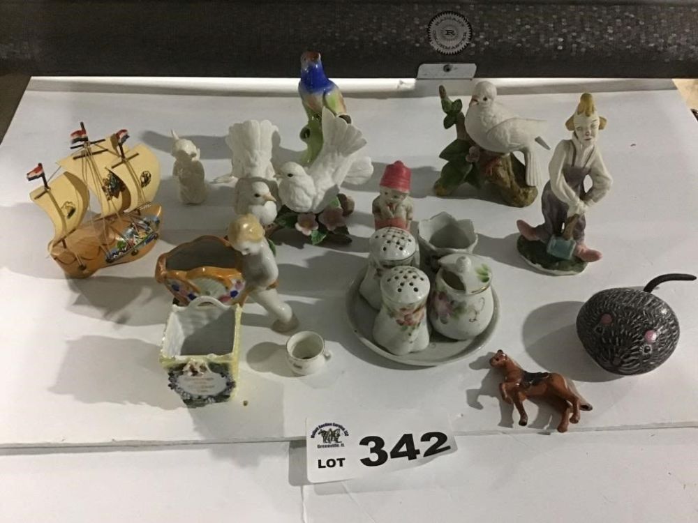 Lot 342: FIGURINES