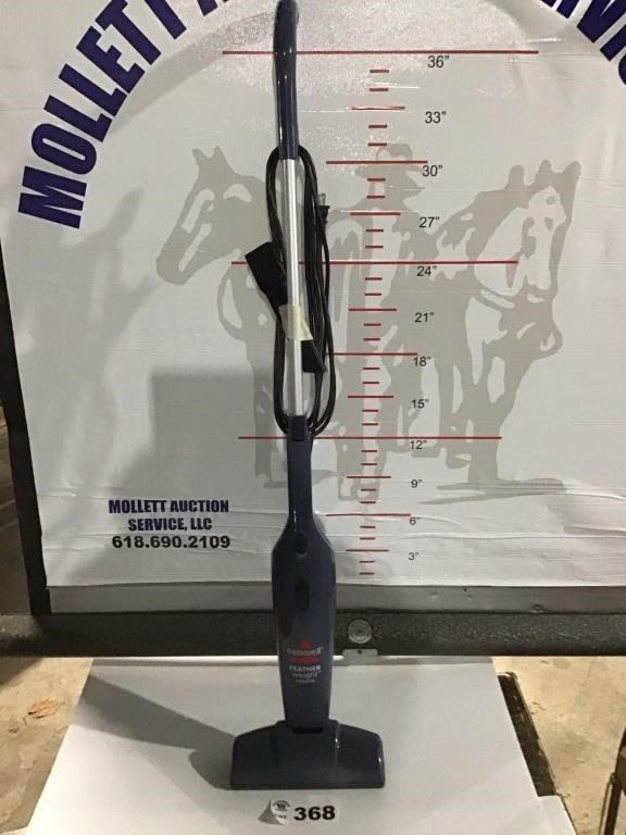 Lot 368: BISSEL FEATHERWEIGHT VACUUM