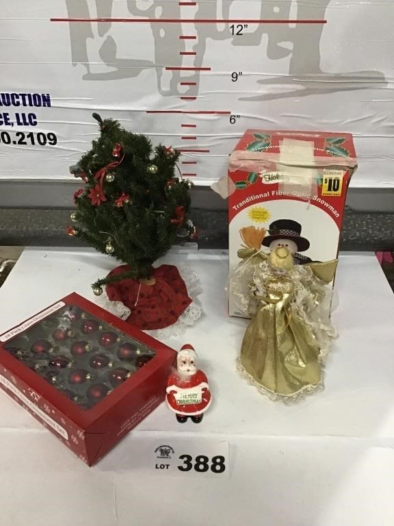 Lot 388: CHRISTMAS DECOR