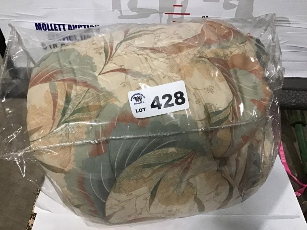 Lot 428: COMFORTER