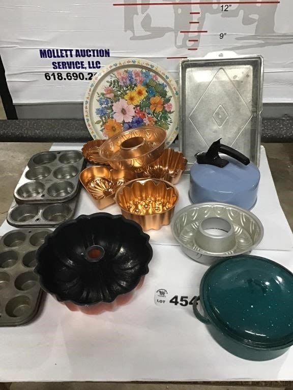 Lot 454: BAKING PANS