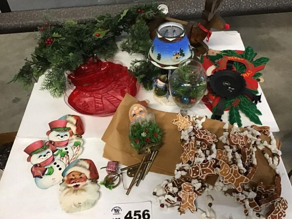 Lot 456: CHRISTMAS DECOR