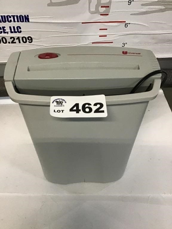 Lot 462: UNIVERSAL PAPER SHREDDER