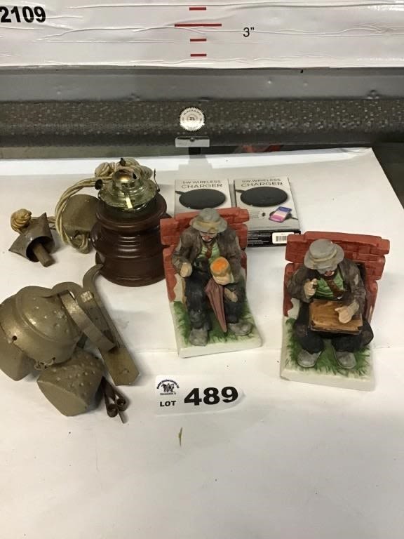 Lot 489: WINDCHIMES, EMMETT KELLY BOOK ENDS, CHARGERS