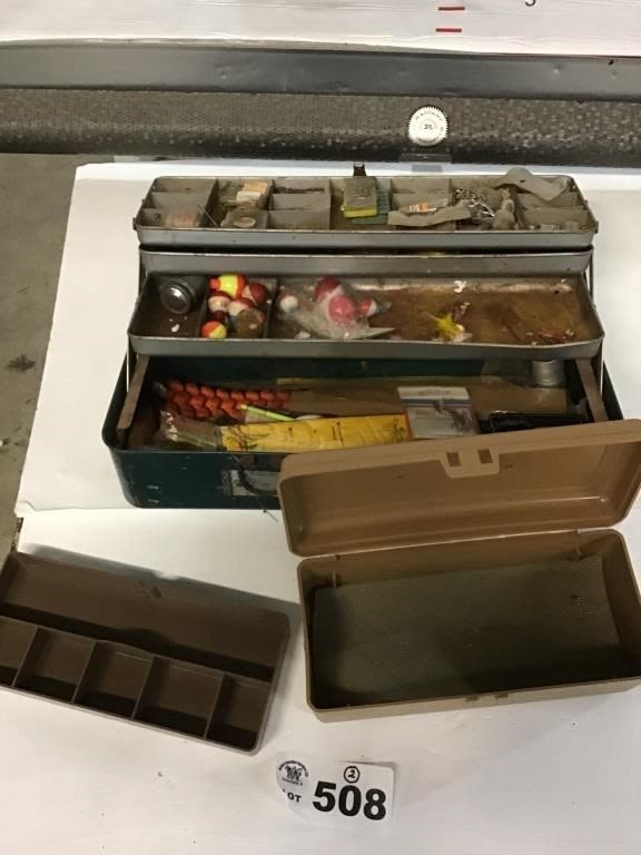 Lot 508: TACKLE BOX W CONTENTS, TACKLE BOX