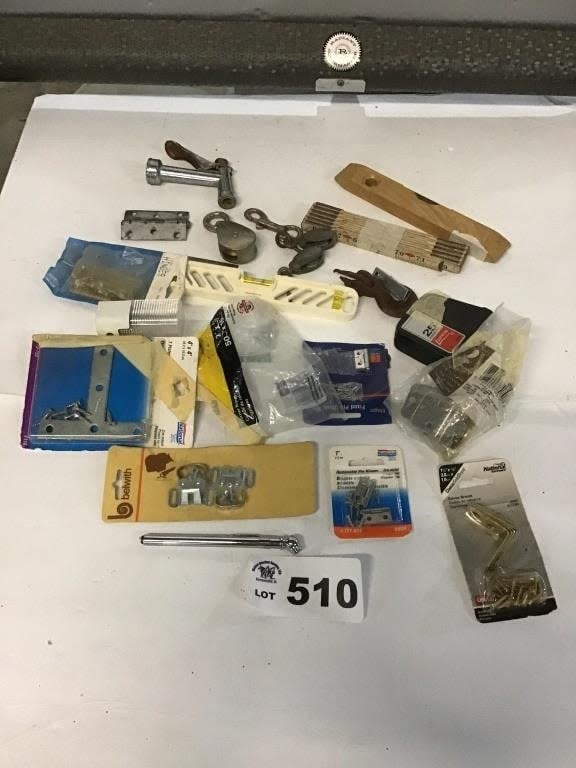 Lot 510: HARDWARE, PULLEYS
