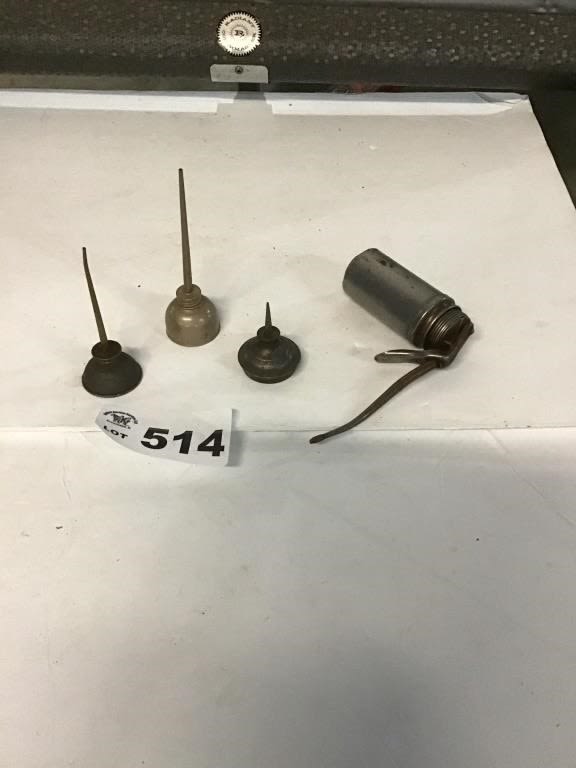 Lot 514: OIL CANS