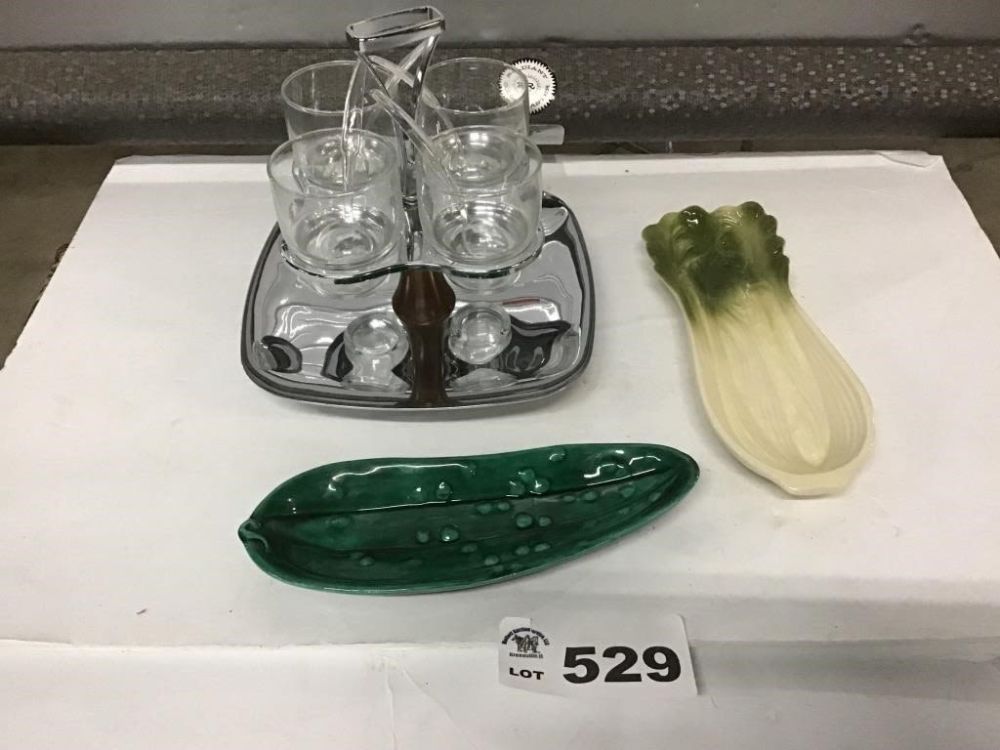 Lot 529: SERVING DISHES