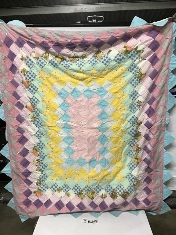 Lot 535: SMALL QUILT