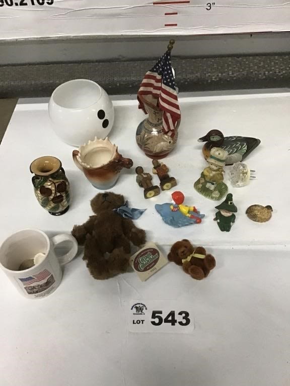 Lot 543: FIGURINES, BEARS, VASES