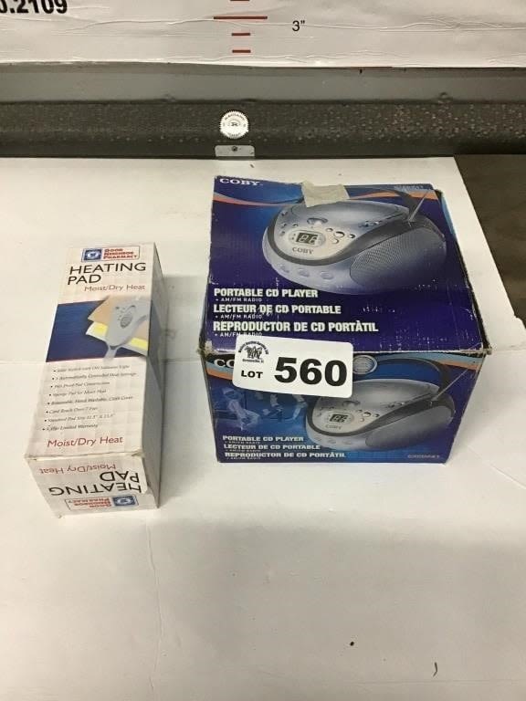 Lot 560: HEATING PAD, PORTABLE CD/AM/FM RADIO