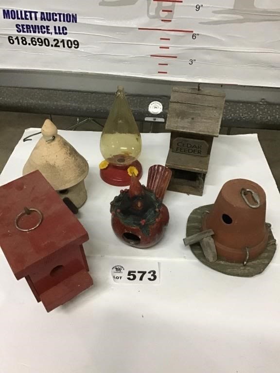 Lot 573: BIRD FEEDERS