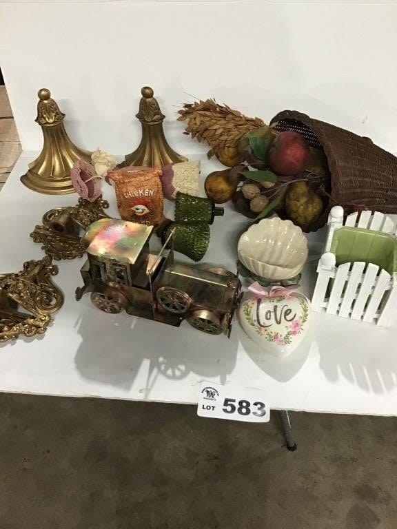 Lot 583: HOME DECOR