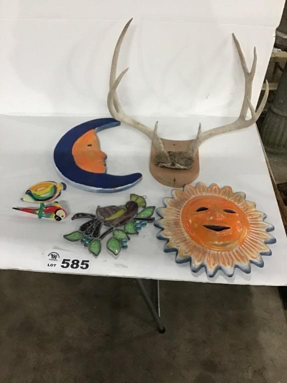 Lot 585: DEER ANTLERS, WALL HANGINGS
