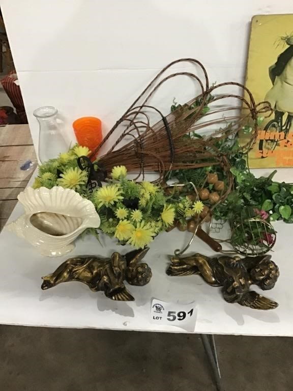 Lot 591: HOME DECOR