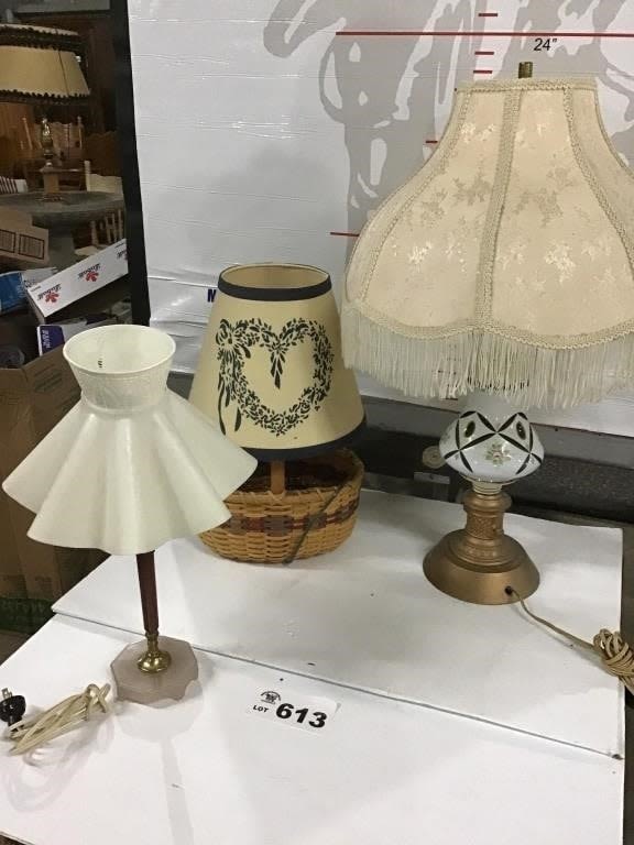 Lot 613: TABLE LAMPS