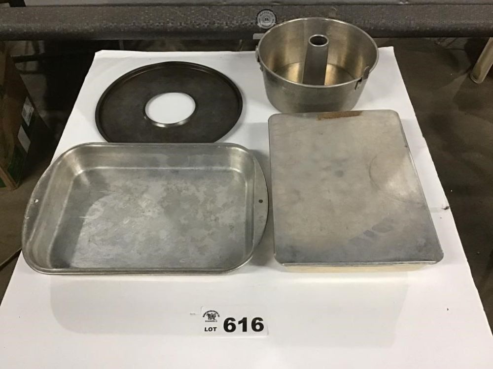 Lot 616: DRIP CATCHER, BUNT PAN, CAKE PANS