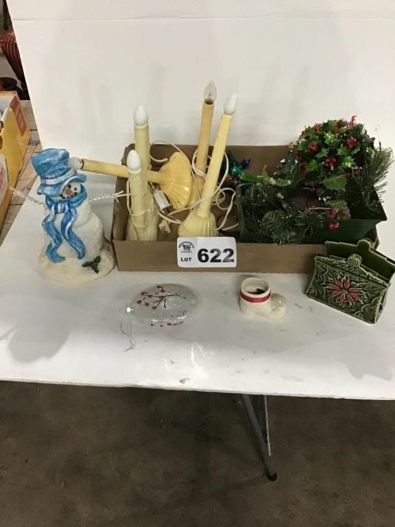 Lot 622: CHRISTMAS DECOR