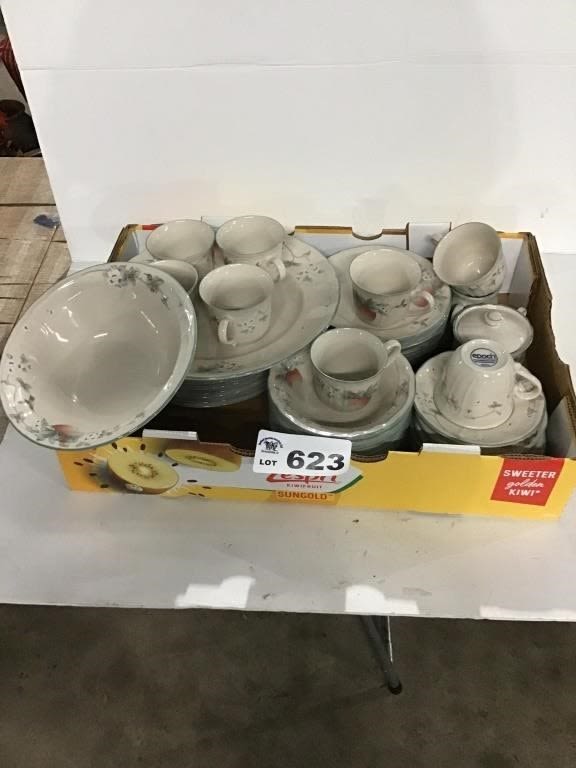 Lot 623: EPOCH DISH SET