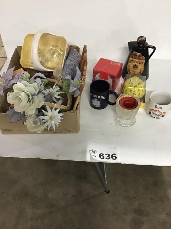 Lot 636: CUPS, DECOR