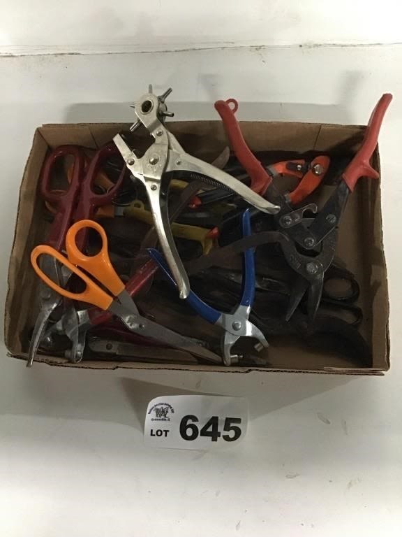 Lot 645: SNIPS, HOLE PUNCHER
