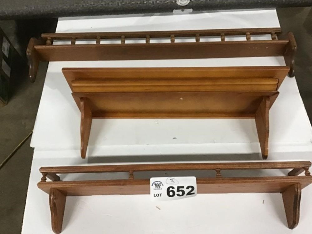 Lot 652: 3 WOOD SHELVES