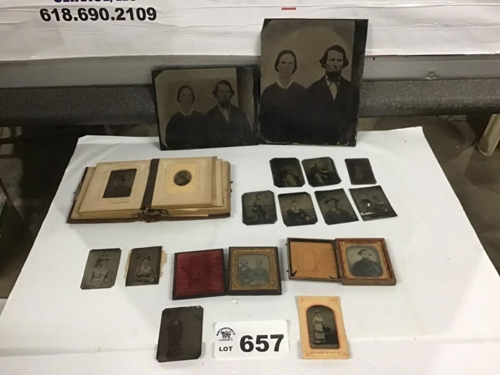 Lot 657: VINTAGE TIN TYPE PICTURES