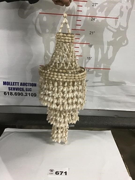 Lot 671: SEASHELL CHIME
