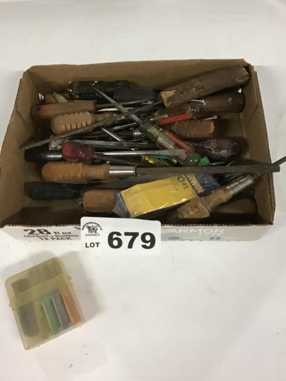 Lot 679: ASSORTMENT OF SCREWDRIVERS