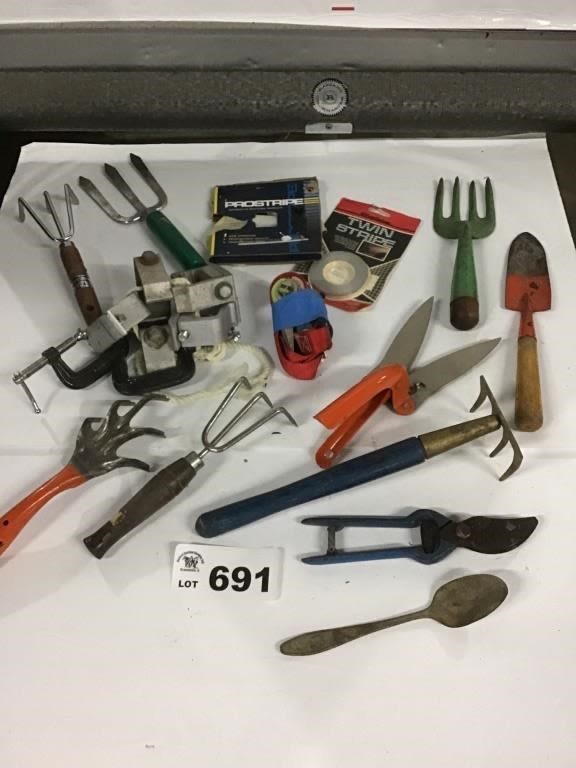 Lot 691: GARDEN TOOLS, STRAP, CLAMPS
