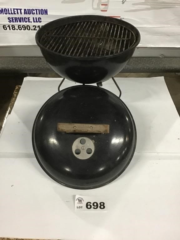 Lot 698: LITTLE JOE BBQ GRILL