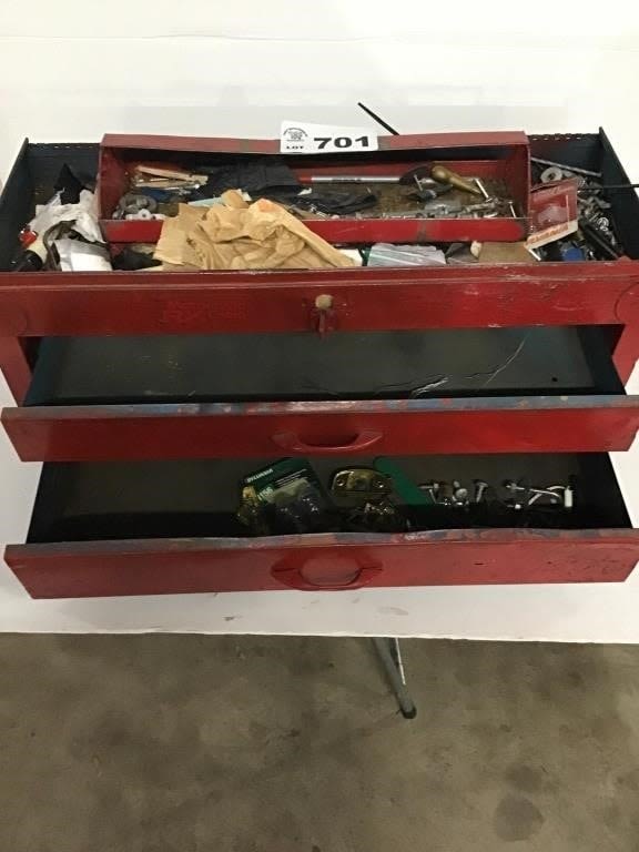 Lot 701: TOOLBOX, NO LID,  CONTENTS