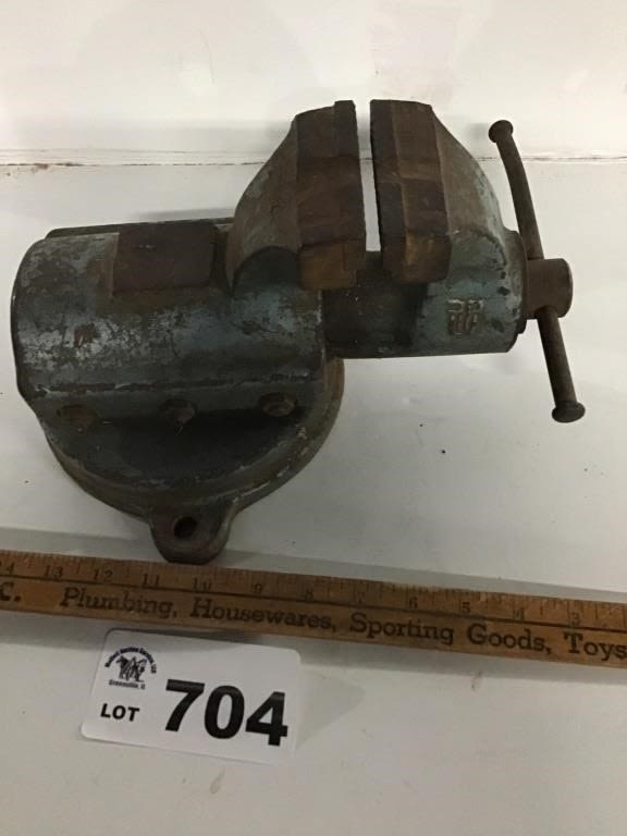 Lot 704: 3 IN. VISE