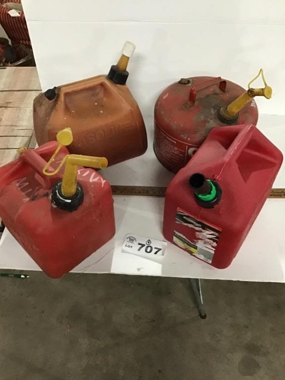 Lot 707: 4. GAS CANS