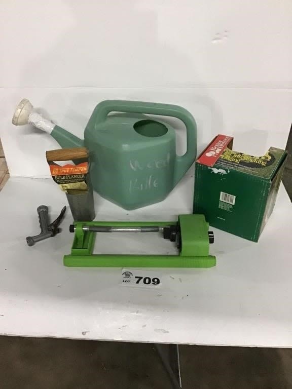 Lot 709: GARDEN  TOOLS