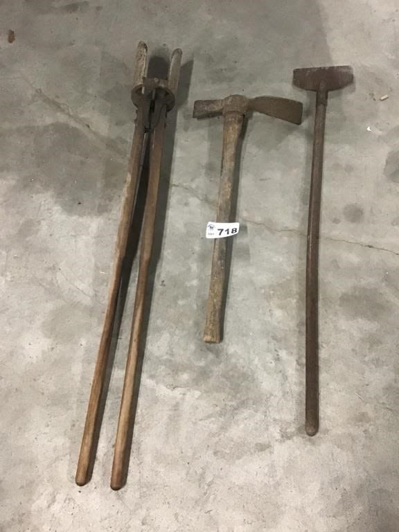 Lot 718: PICK AXE, POST HOLD DIGGER, SCRAPER