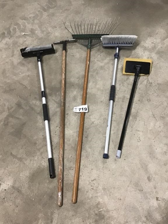 Lot 719: BROOM, SQUEE GEE, BRUSHES