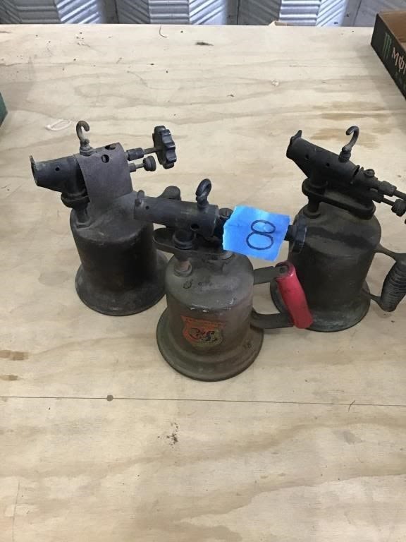 Lot 8: 3. TORCHES