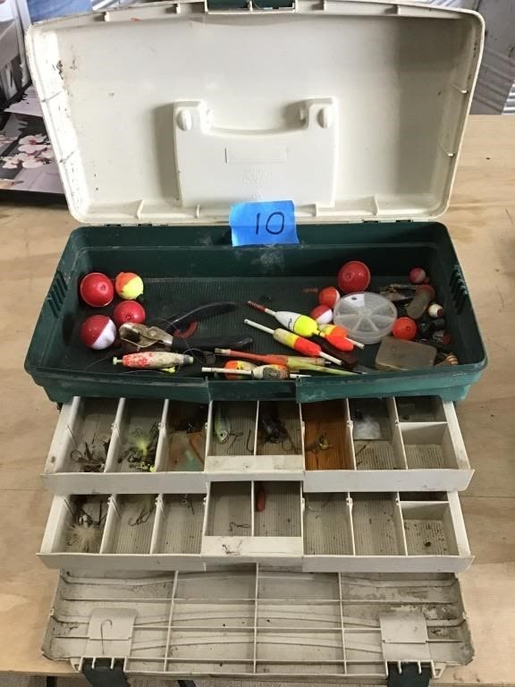 Lot 10: TACKLE BOX AND CONTENTS